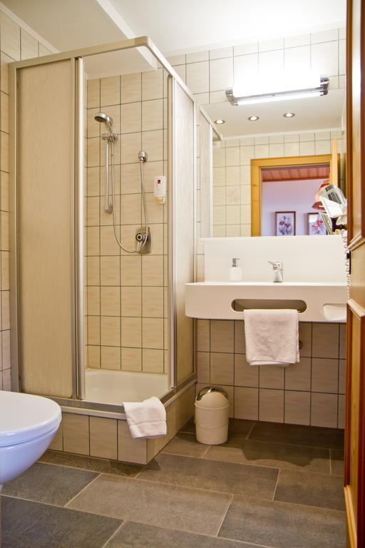 Gasthof-Hotel Bramosen Weyregg Værelse billede